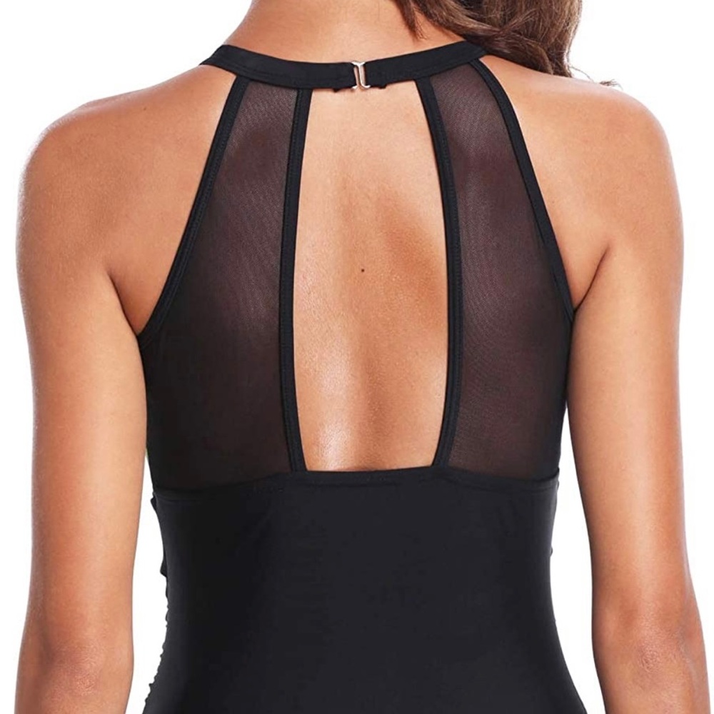 Woman’s one piece - Picture 2 of 4